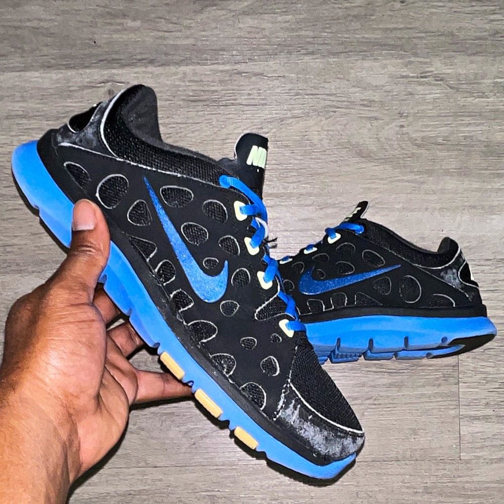 Size 9.5- Nike Men's Training Low Top Lace-Up Sneakers Black/Blue 537509-002